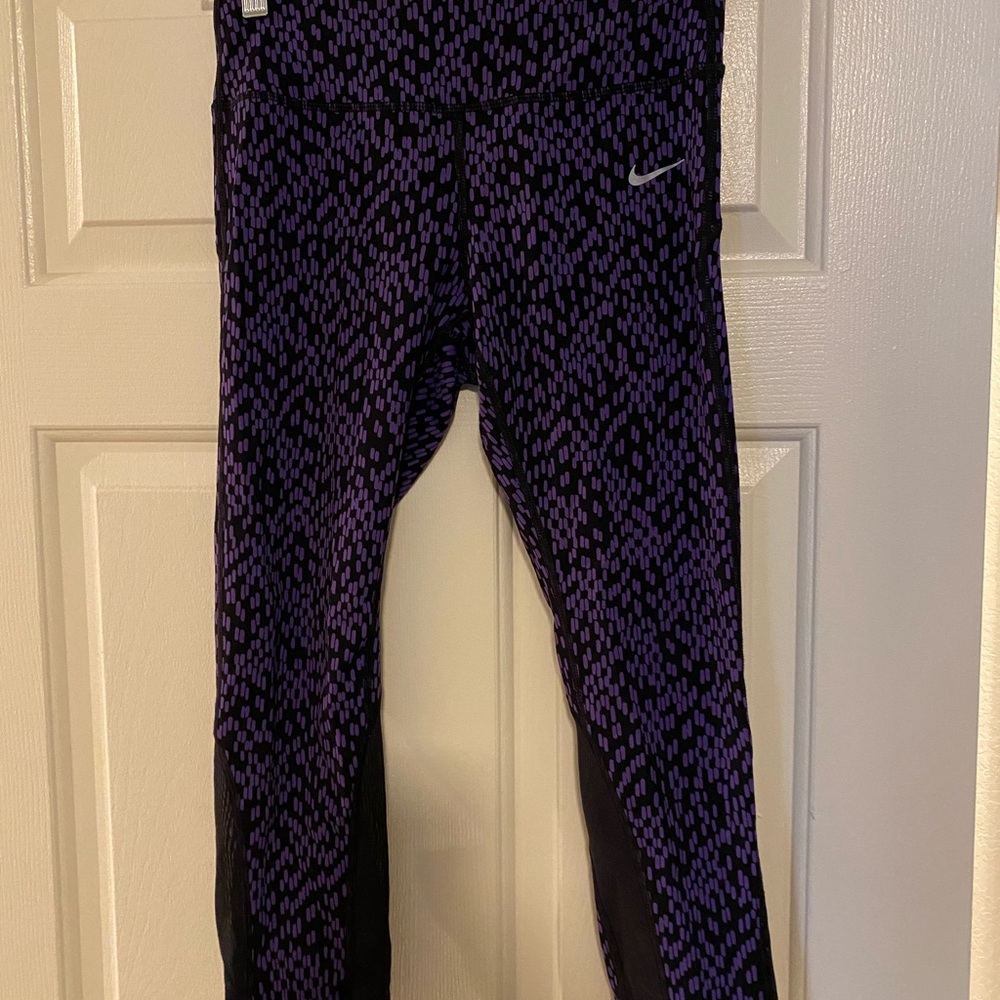 Women’s Nike dry-fit capris. Like new
